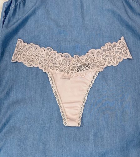 Nothing fekete színű csipkés tanga