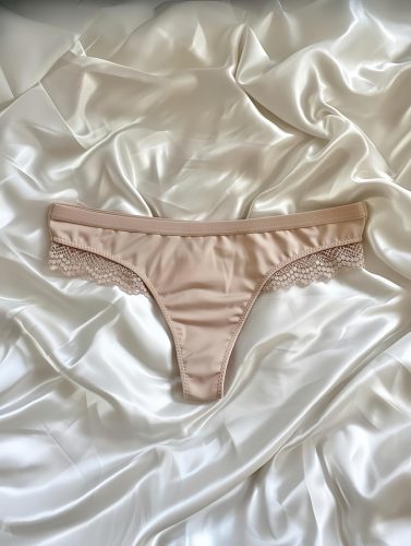 Neo testszínű csipkés tanga