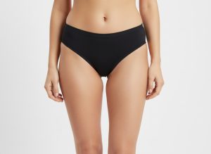 Essencials fekete tanga bugyi                    