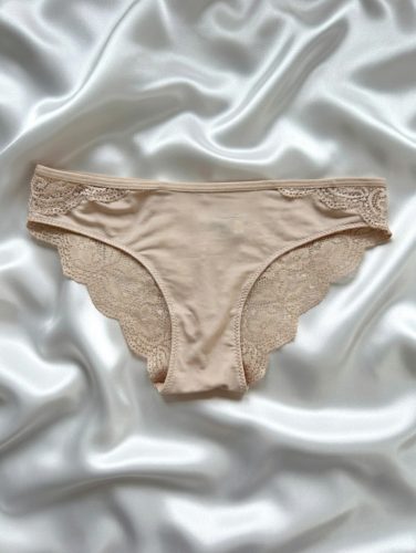 New wave testszínű csipkés bikini bugyi