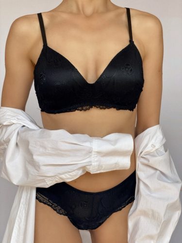 Red carpet fekete csipkés hipster tanga