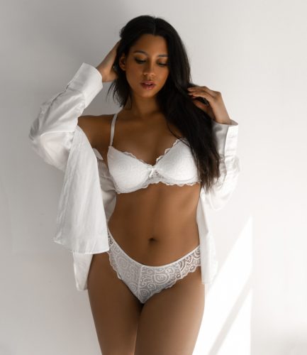 Back to Fehér csipkés brazil tanga