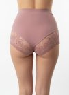 Light púder színű csipkés magasított bugyi