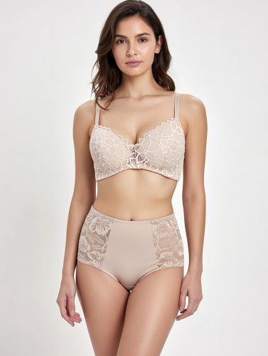 Sexy in púder színű csipkés magasított bugyi