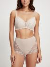 Csipkés világos púder színű magasított FIT bugyi