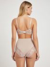 Csipkés világos púder színű magasított FIT bugyi
