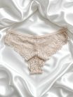 Red carpet világos púder csipkés brazil tanga