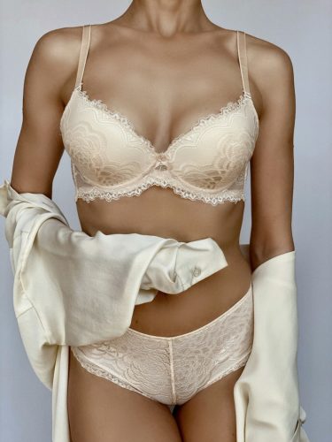 Marla vanília színű csipkés hipster