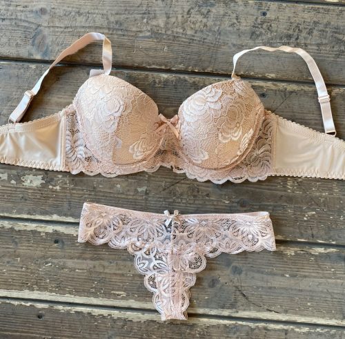 Unexpected testszínű csipkés plus size melltartó