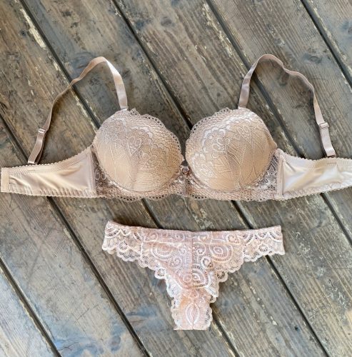 Embrace fekete extra csipkés push up melltartó