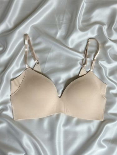 Smooth testszínű merevítő nélküli melltartó különleges tartással