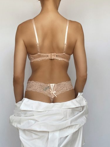 Red carpet testszínű csipkés merevítő nélküli melltartó