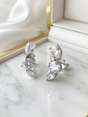 Ezüst színű strasszköves fülbevaló