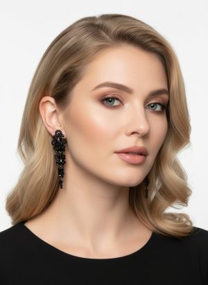 Fekete strasszokkal díszített lógós fülbevaló