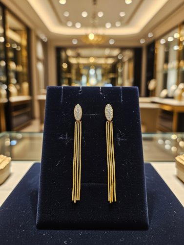 Arany színű felül köves lógos fülbevaló