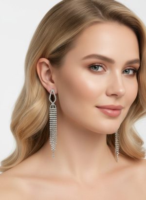 Ezüst strasszokkal díszített hosszú lógós fülbevaló