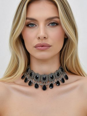 Ezüst nyaklánc és fülbevaló szett fekete kövekkel