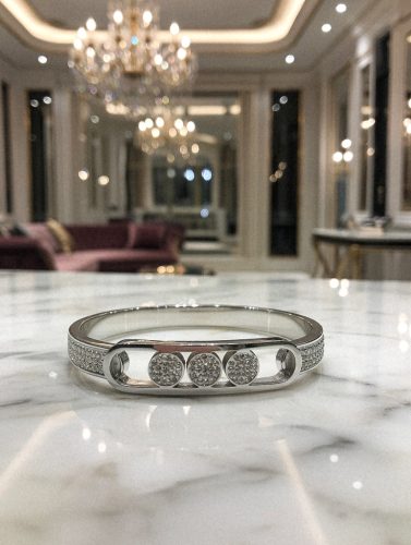 Ezüst színű nemesacél karkötő