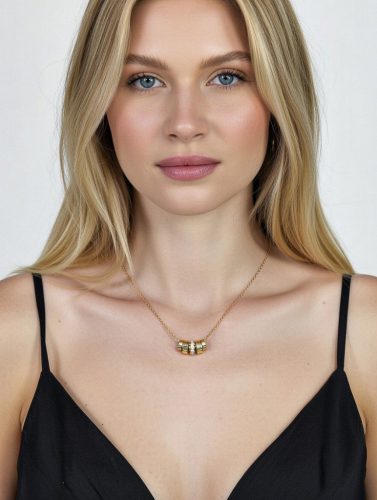 Arany színű nyaklánc és fülbevaló szett karika medálokkal