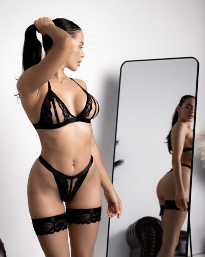 Soft csipkés fekete színű bralette szett combcsipkével