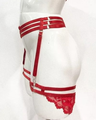 Piros rugalmas harisnyatartós combpánt csipkével