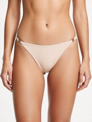 Testszínű tanga kis aranyszínű karikákkal