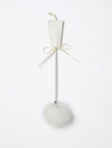 Testsimogatóval kiegészített paskoló 