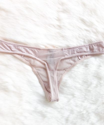 Púder színű csipkés tanga