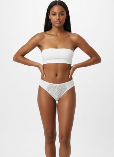 Törtfehér színű csipkés tanga