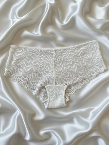 Ivory hullámcsipkés hipster