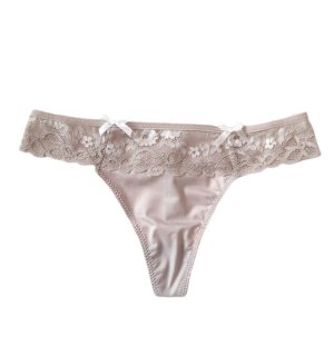 Mica bézs csipkés tanga masnikkal