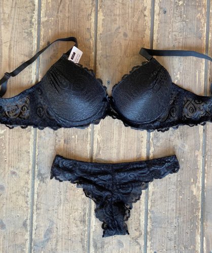 Back too fekete csipkés brazil tanga