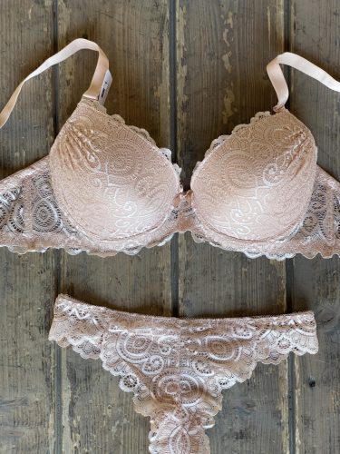 Back too testszínű csipkés brazil tanga