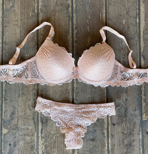 Back too testszínű csipkés brazil tanga