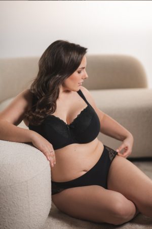 Fekete csipkés melltartó, rugalmas merevítővel