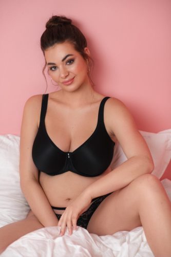 Fekete szivacsos melltartó, flexibilis merevítővel