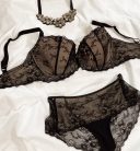 Csipkés francia bugyi