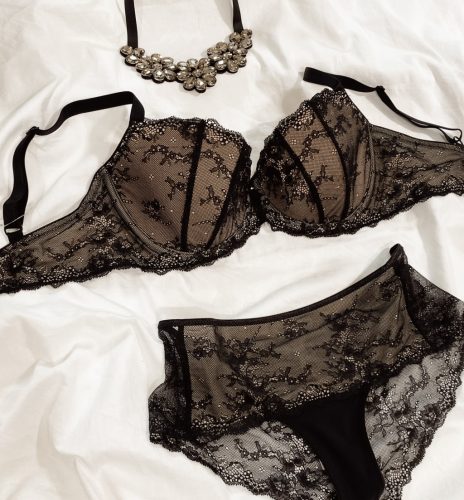 Csipkés francia bugyi