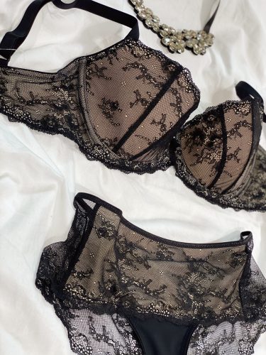 Csipkés francia bugyi